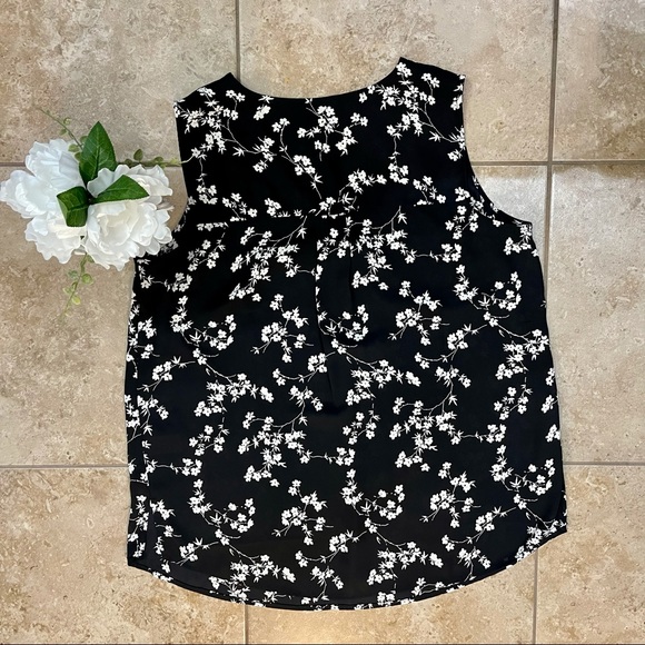 Talbots Ivory and Black Floral Top - Picture 2 of 7